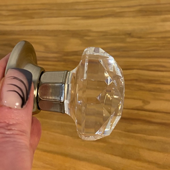 Beautiful-Stand Out Knob-Drawer-cabinet - Picture 10 of 13